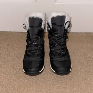 New Sorel Women’s Whitney Short Lace-up boots in black w/white faux-fur lining